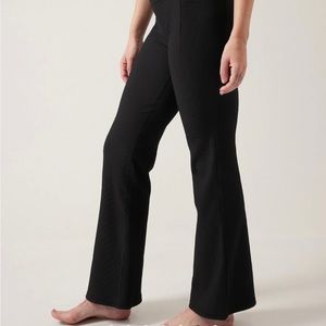 Athleta black Salutation Stash Rib Flare size small